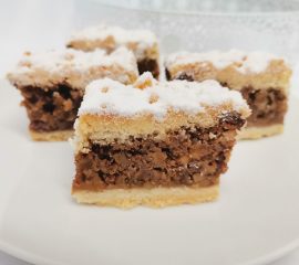 Prăjitură de casă cu nucă