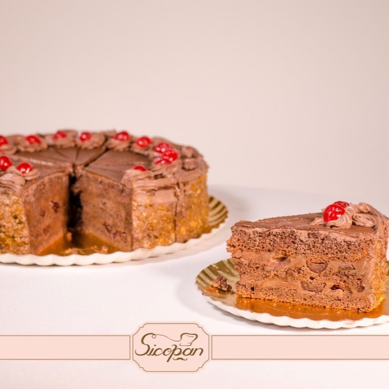 Tort de ciocolată cu vișine